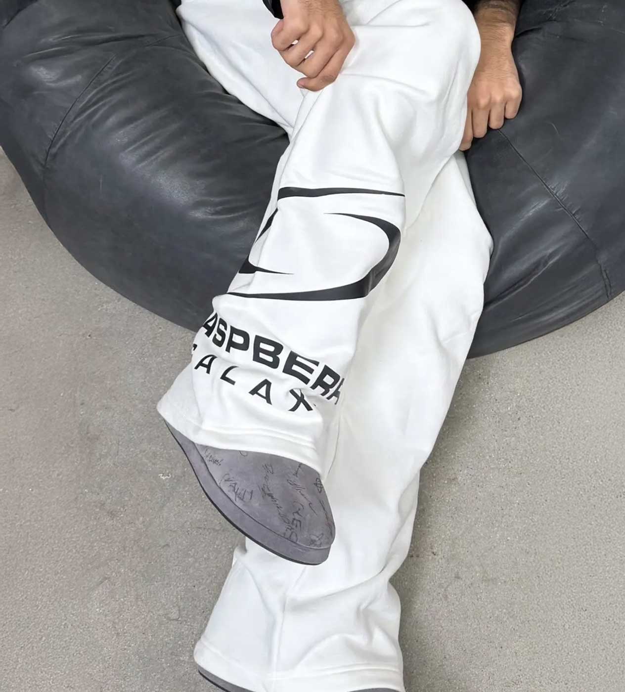 GV Gallery Galaxy Sweatpants White - Image 3